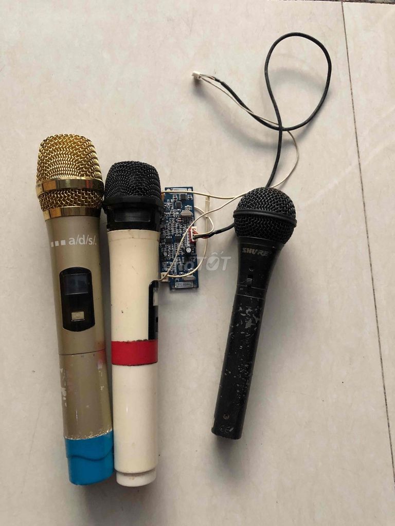 Microphone Shure Đen, Vàng. Mua bán Tivi, Âm thanh tại Quận Bình Tân Tp Hồ Chí Minh được đăng bởi Diem Phuc hình 1