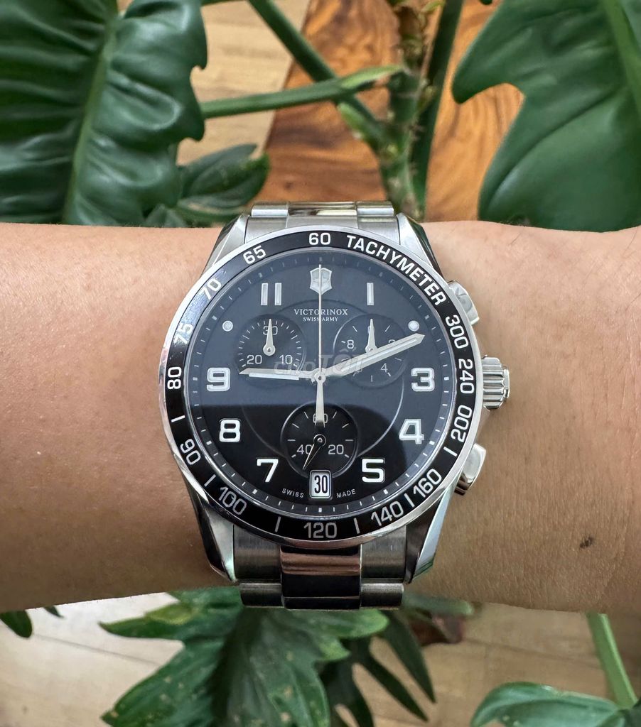 Đồng hồ Victorinox Quatz Swiss made Kính Saphire . Mua bán Đồng hồ tại Quận Bình Thạnh Tp Hồ Chí Minh được đăng bởi Phong Lê hình 1