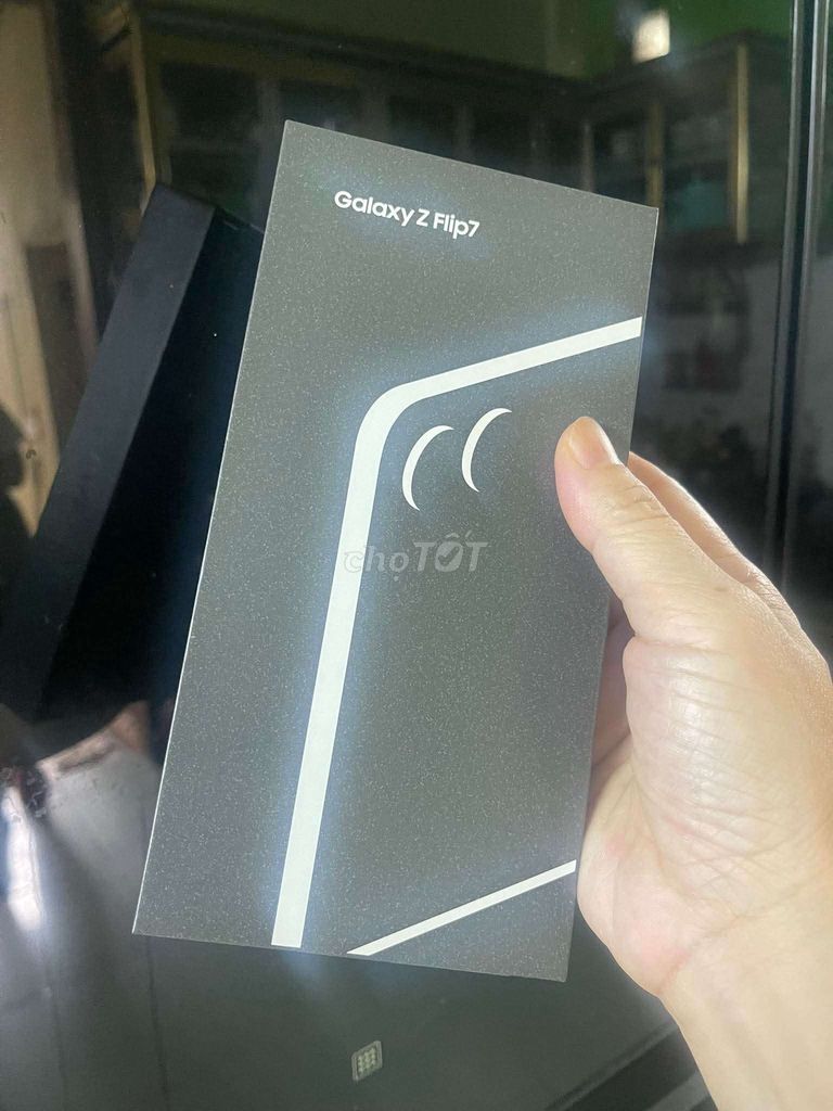 Samsung Galaxy Z Flip7 256GB Đỏ san hô 5G. Mua bán Điện thoại tại Thành phố Đông Hà Quảng Trị được đăng bởi Dũng hình 1