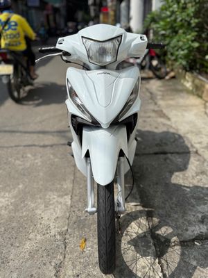 Em mới lên đời nên bán lại, nguyên zin, giấy tờ dd. Mua bán Xe máy tại Quận Nam Từ Liêm Hà Nội được đăng bởi Đặng Anh Thư