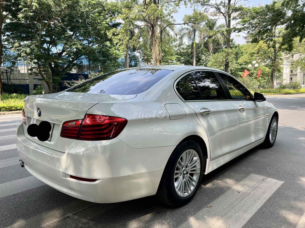 BMW 520i 2014 белый Германия автомат 2.0L