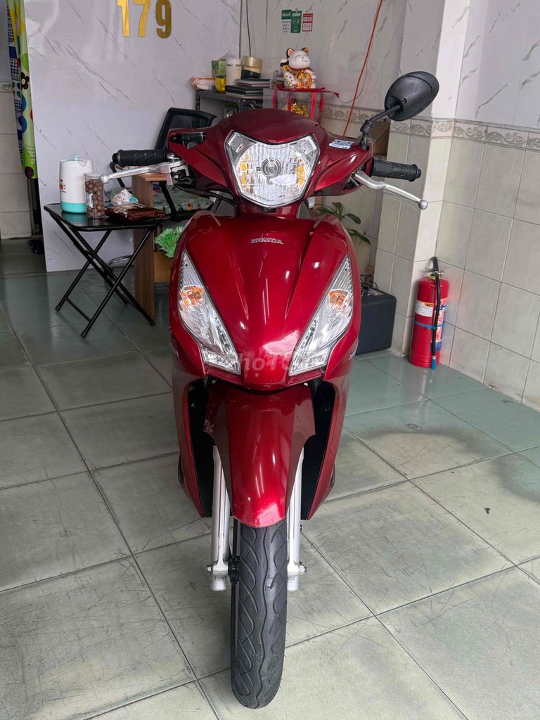 Honda Vision 2017 màu Đỏ. Mua bán Xe máy tại Quận Phú Nhuận Tp Hồ Chí Minh được đăng bởi Hoà hình 3