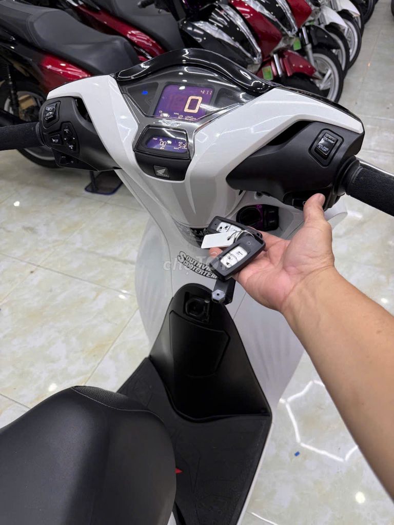 💝𝑺𝑯 𝟭𝟮𝟱 𝑪𝑩𝗦 𝗠𝗔̀𝗨 𝗧𝗥𝗔̆́𝗡𝗚 ÚP ĐẦU ĐÈN MẶC NẠ SH 350. Mua bán Xe máy tại Thành phố Vũng Tàu Bà Rịa - Vũng Tàu được đăng bởi XE MÁY BẢO THANH  TPVŨNG TÀU hình 16