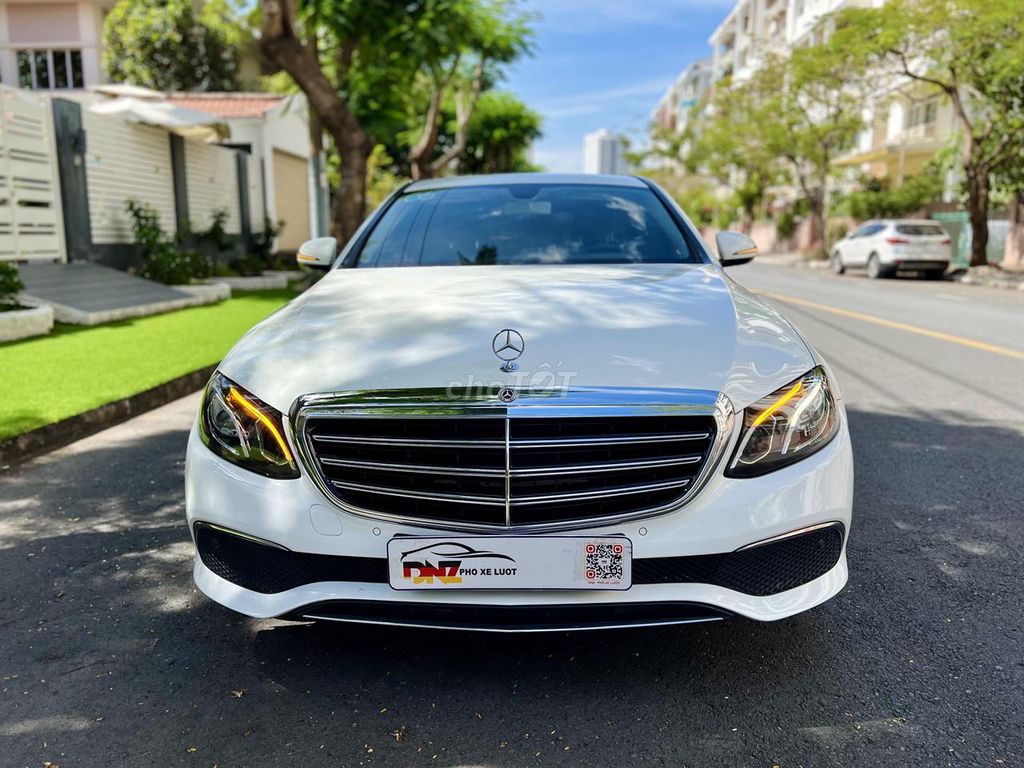 Mercedes E200 - Model 2020, Màu Trắng giá tốt