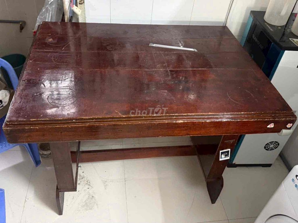 Bàn gỗ Nâu 110cm x 75cm x 90cm. Mua bán Bàn ghế tại Quận Cái Răng Cần Thơ được đăng bởi Tín hình 1