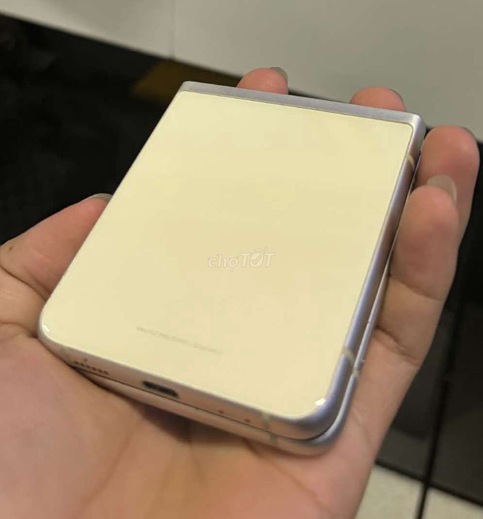 Samsung Z Flip3 Vàng kem. Mua bán Điện thoại tại Quận Hải Châu Đà Nẵng được đăng bởi Lê Văn Long hình 1