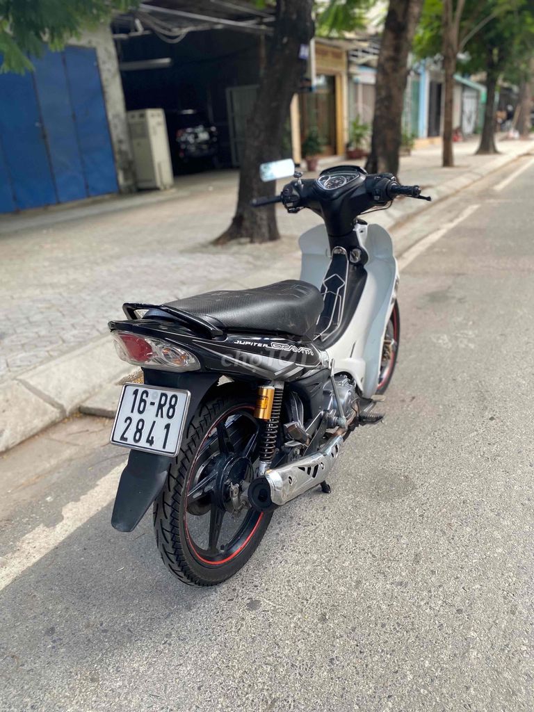 Yamaha Jupiter Gravita Trắng đen