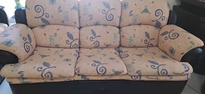 thanh lý sofa(1 sofa dài 2 ghế sofa và 2 cái đôn)