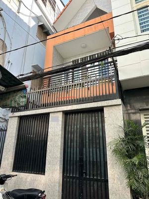 Bán gấp nhà:4,2x24,3lầu mặt tiền hẻm 4m, Lê Thị Riêng, Bến thành,HCM