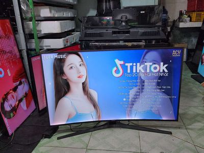Samsung Tivi Màn Cong 4K HDR 49 inch. Ảnh Siêu Nét