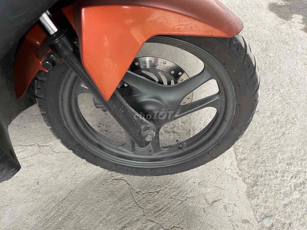 AB 125 trắng xám biển số tỉnh bến Tre xe zin máy. Mua bán Xe máy tại Quận 3 Tp Hồ Chí Minh được đăng bởi Trần văn trưởng hình 4