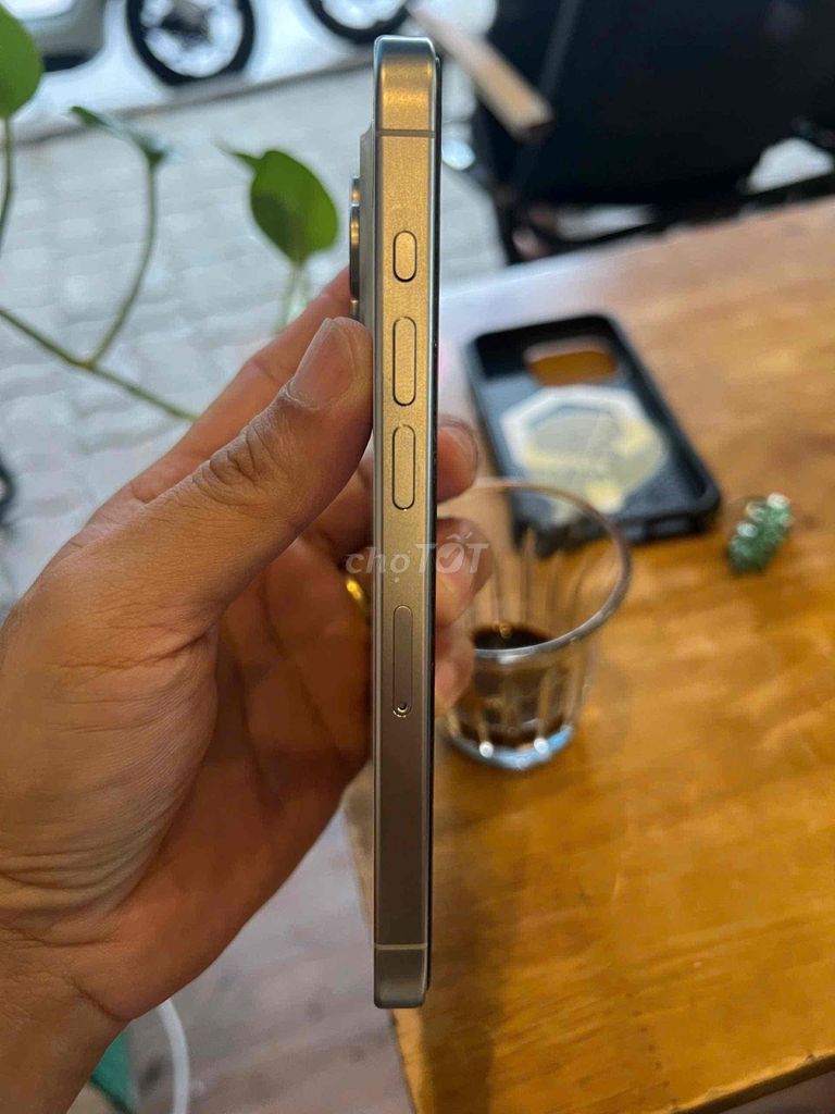 Apple iPhone 15 Pro Trắng Chưa sửa chữa. Mua bán Điện thoại tại Quận Hải Châu Đà Nẵng được đăng bởi Truồn hình 1