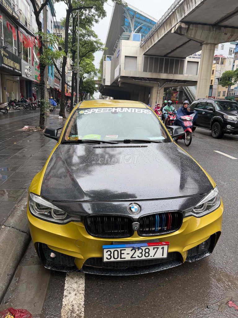 БМВ 318i F30, золото