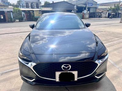 Mazda 3 bản 2022 Luxury bạc xám
