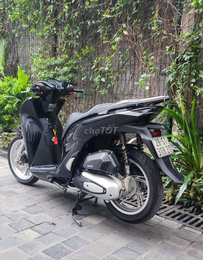 Sh 150cc đen sport biển Hà Nội chínhchu. Mua bán Xe máy tại Quận Ba Đình Hà Nội được đăng bởi ly hình 2
