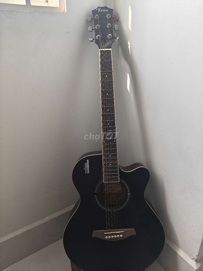 Đàn guitar acoustic Rosen Đen tặng kèm dây đàn. Mua bán Nhạc cụ tại Quận 8 Tp Hồ Chí Minh được đăng bởi Hoàn Nguyễn Văn hình 1
