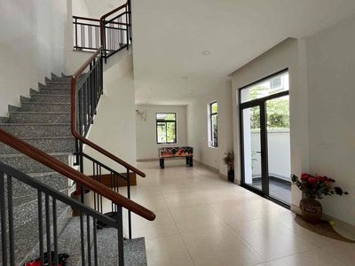 Cho thuê trệt + lầu 1 làm văn phòng, khu compound gần Global city