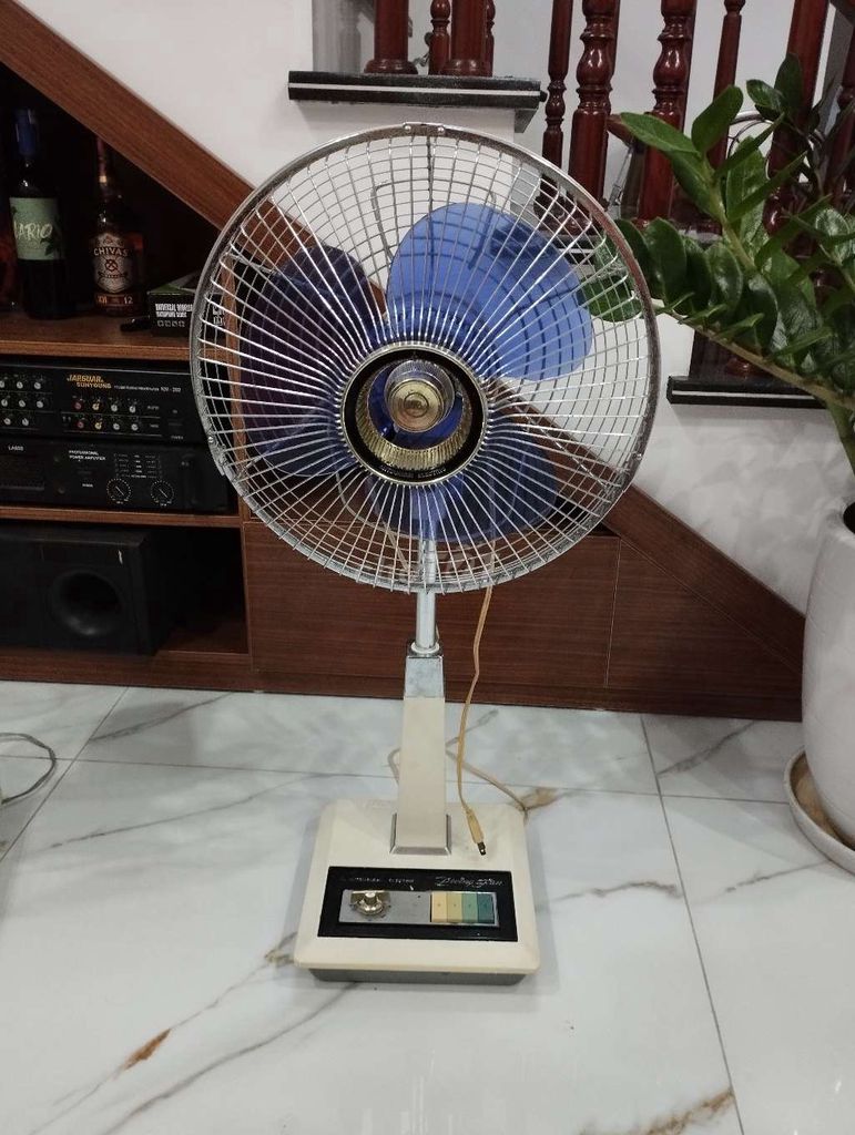 Quạt cây Mitsubishi gang sắt Trắng kem. Mua bán Quạt tại Quận Hồng Bàng Hải Phòng được đăng bởi Tuấn Oanh  hình 1