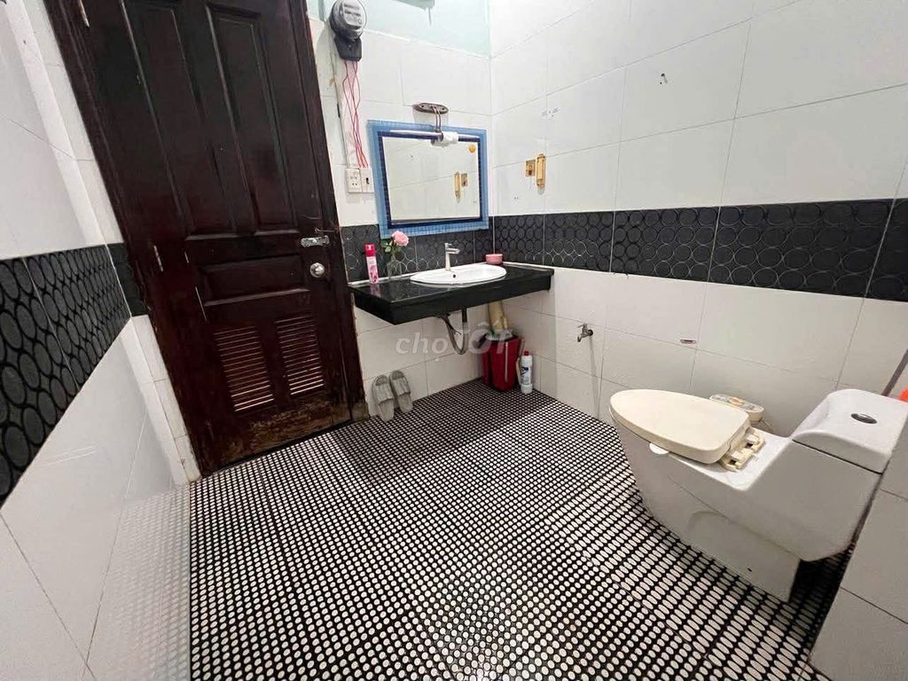 cho thuê 1 căn 2 pn 1 nvs sát cầu chữ Y quận 5