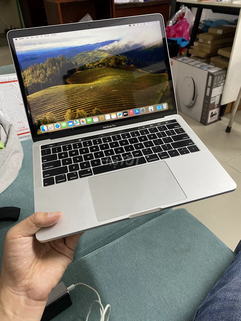 MacBook Pro i5 13 inch touchbar i5/8/256 đẹp keng. Mua bán Laptop tại Quận Tân Phú Tp Hồ Chí Minh được đăng bởi Thien An hình 1
