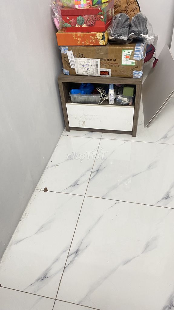 Tủ đầu giường gỗ Nâu Trắng. Mua bán Tủ, kệ gia đình tại Quận Bình Tân Tp Hồ Chí Minh được đăng bởi Thu Tran hình 1