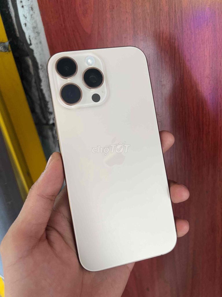 Apple iPhone 16 Pro Max 256GB Vàng. Mua bán Điện thoại tại Quận Cẩm Lệ Đà Nẵng được đăng bởi Tài nguyễn hình 1