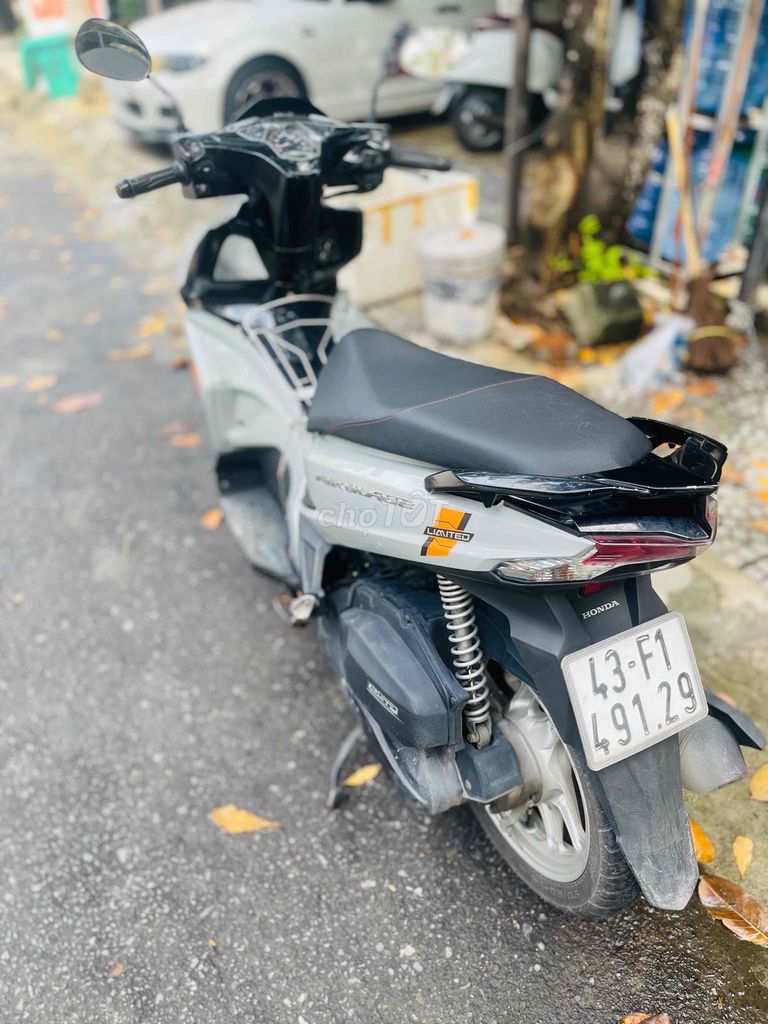 Honda Air Blade 2017 màu Xám. Mua bán Xe máy tại Quận Liên Chiểu Đà Nẵng được đăng bởi Xe Máy Cũ Duy Đạt  66 Nguyễn Khuyến hình 9