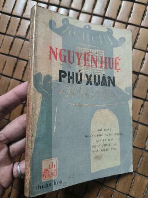 Sách nguyễn huệ in 1983