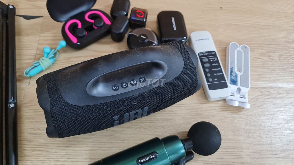 Loa Bluetooth JBL Đen và nhiều tai nghe. Mua bán Tivi, Âm thanh tại Quận Tân Bình Tp Hồ Chí Minh được đăng bởi Mr Kiệt hình 1