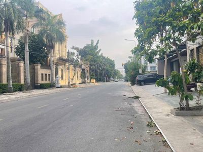 Biệt thự khu Tên Lửa, MT đường Số 32, DT 30 x 25m, hầm + 2 lầu, 105 tỷ. Mua bán nhà ở tại Quận Bình Tân Tp Hồ Chí Minh được đăng bởi Tín Hưng