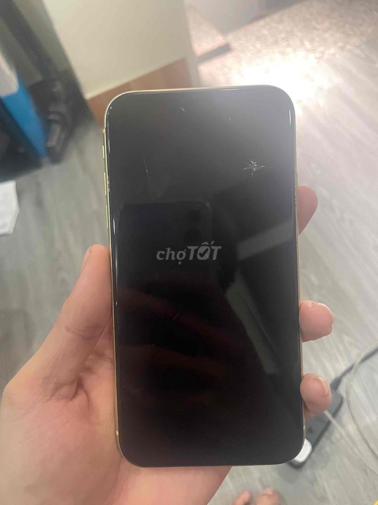 iPhone 11 64GB Vàng Nứt màn hình. Mua bán Điện thoại tại Quận 12 Tp Hồ Chí Minh được đăng bởi văn phong hình 1