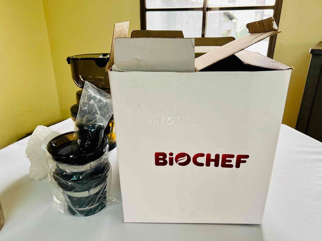 Máy ép chậm BIOCHEF 666 bạc Australia mới 90%