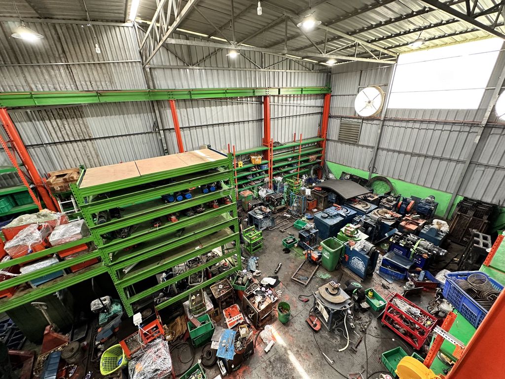 TUYỂN THỢ GIỎI SỬA MÁY XÂY DỰNG VÀ LÁI XE 2 TẤN. Việc làm tại Thành phố Thủ Đức Tp Hồ Chí Minh được đăng bởi CÔNG TY TNHH MÁY XÂY DỰNG TỰ ĐỘNG SIÊU VIỆT hình 6
