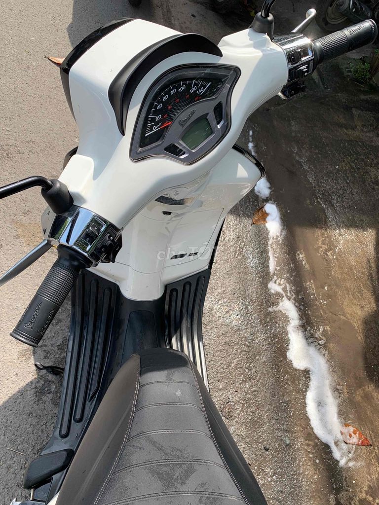 chính chủ cần bán xe vespa màu trắng. Mua bán Xe máy tại Quận Tân Phú Tp Hồ Chí Minh được đăng bởi rakuten hình 6