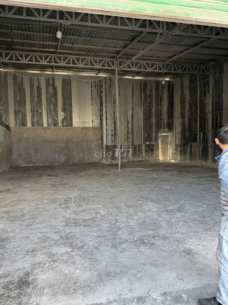 Xưởng TPK Tân Uyên 300m²/10tr sẵn văn phòng 3fa sản xuất
