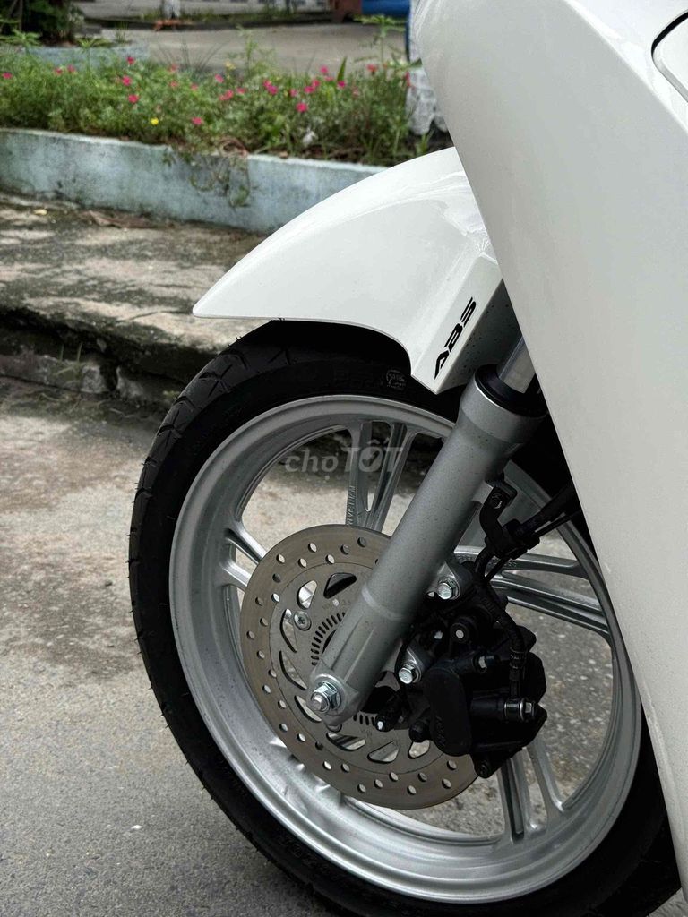 Honda SH 125i ABS 2026 Trắng đen odo: 800km