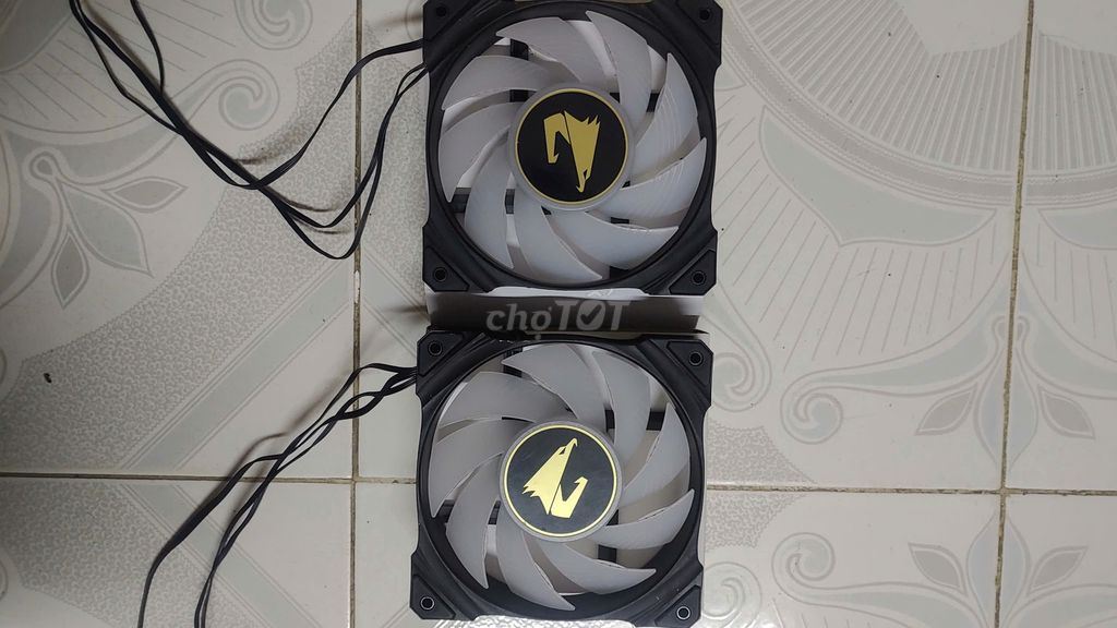 2 fan ARGB của tản Gigabyte AORUS Waterforce X 240