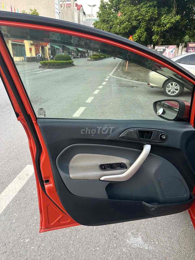 Ford Fiesta Cam 5 chỗ Số tự động. Mua bán Ô tô tại Huyện Hoài Đức Hà Nội được đăng bởi Đức Giang hình 12