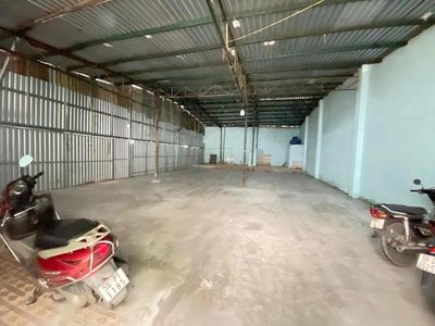 Kho, Xưởng hẻm xe hơi Hiền Vương 10x20, 16 triệu/tháng