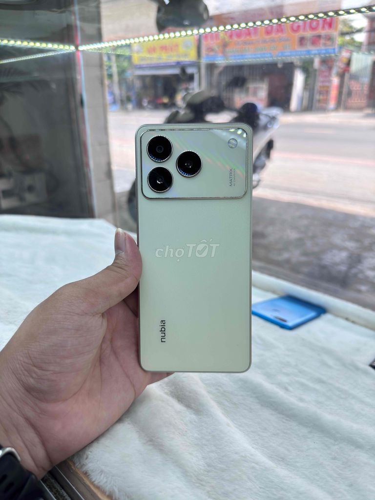 ZTE Nubia A76 8GB/128GB Trắng NFC. Mua bán Điện thoại tại Thành phố Thuận An Bình Dương được đăng bởi Lâm Hùng Mobile hình 1
