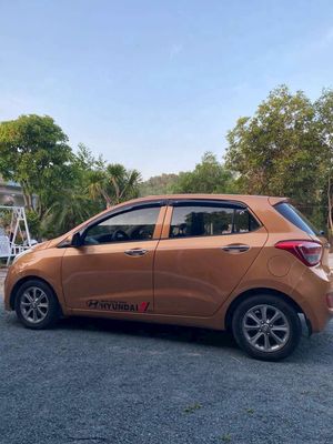 Hyundai i10 2015 Bản đủ Số sàn Xăng Vàng đồng