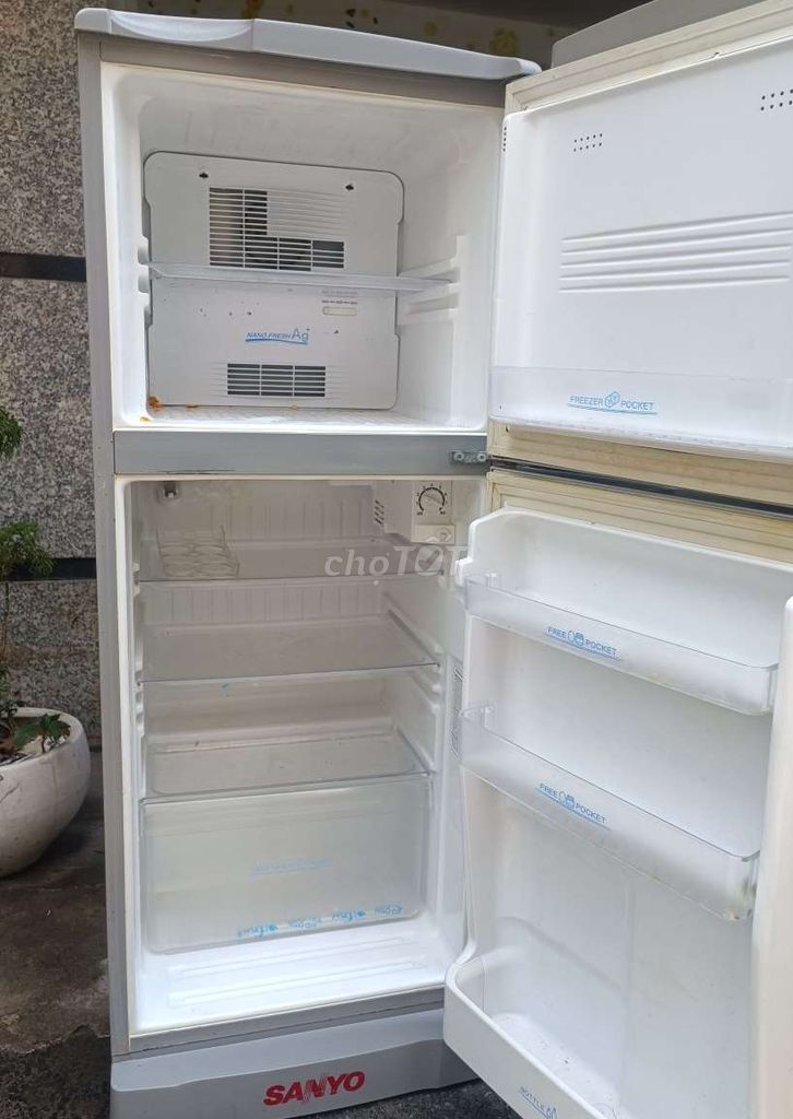 Tủ lạnh 140 lít sanyo không bám tuyết