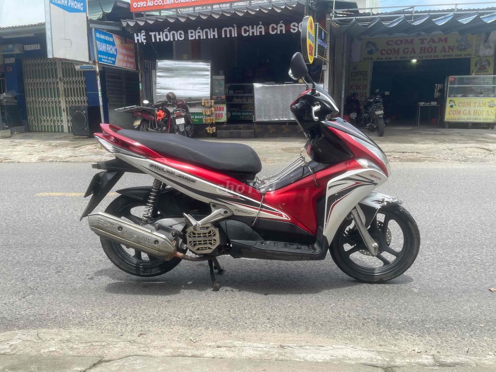 Honda Air Blade красно-белый