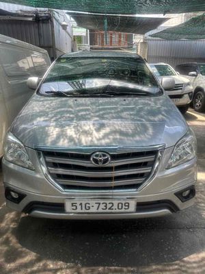 Toyota Innova G AT 2014 Tự động Bạc rin từ nắp cò