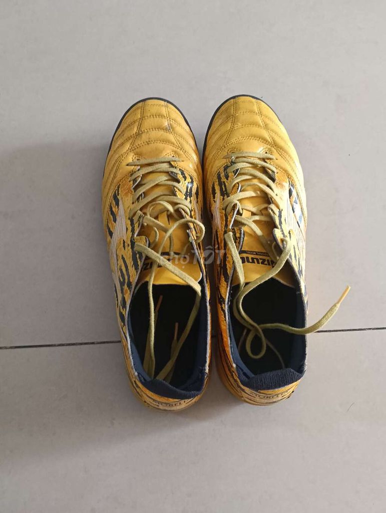 Giày thể thao Mizuno Nam Vàng. Mua bán Giày dép tại Quận 7 Tp Hồ Chí Minh được đăng bởi Cẩm Nhung  hình 1