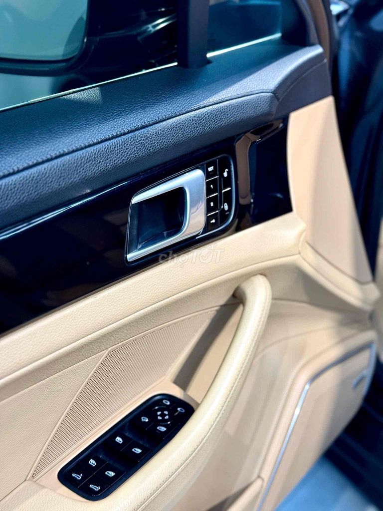 Porsche Panamera 3.0 V6 model 2018. Mua bán Ô tô tại Quận 8 Tp Hồ Chí Minh được đăng bởi Khoa nguyễn hình 9
