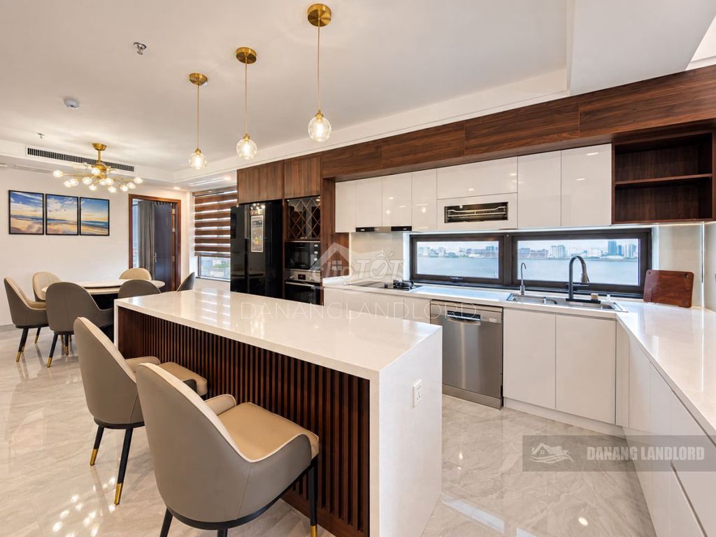180 m² penthouse with pool access near the Dragon Bridge — photo 9