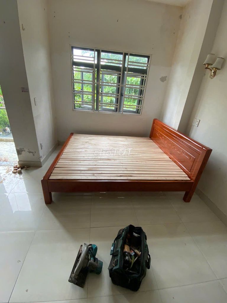 Giường ngủ Gỗ xoan đào  Nâu chắc chắn. Mua bán Giường, chăn ga gối nệm tại Quận Liên Chiểu Đà Nẵng được đăng bởi Salon gỗ Hoa Hùng hình 1