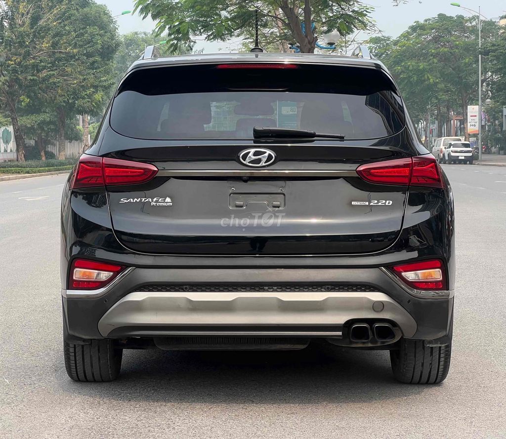 Hyundai Santa Fe Premium 2.2D Đen 82274 km. Mua bán Ô tô tại Quận Cầu Giấy Hà Nội được đăng bởi Cửa hàng Đại Tín Auto hình 4