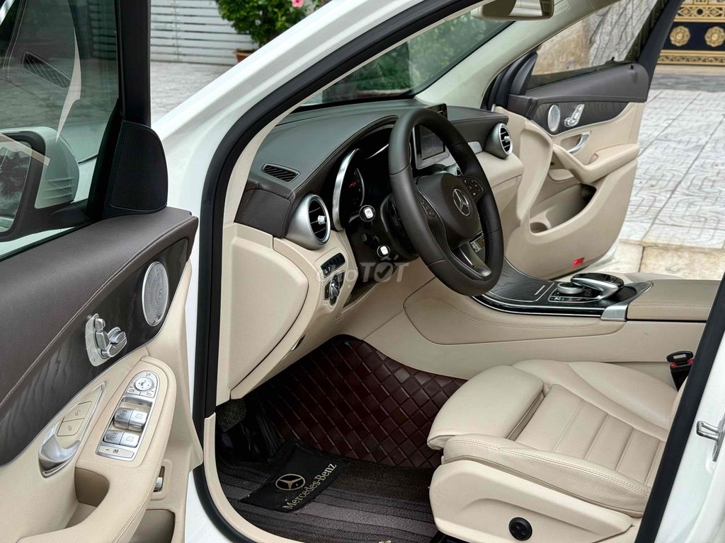 Mercedes Benz GLC Class 2018 300 4MATIC AT - 54000. Mua bán Ô tô tại Quận 6 Tp Hồ Chí Minh được đăng bởi Quang Thuận Quân hình 13